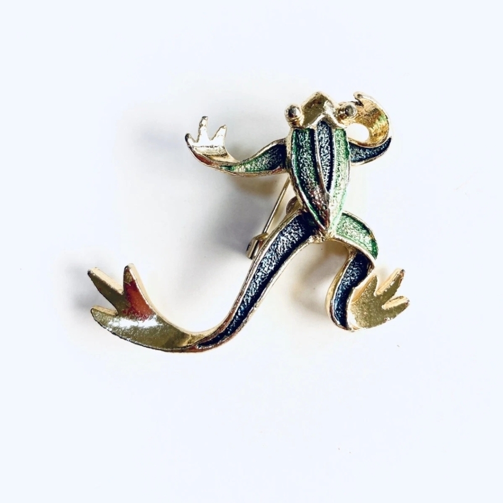 Vintage Gerry's Frog Brooch Pin Leaping Jumping Green Enamel Textured Gold Tone